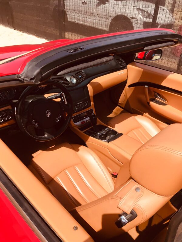 Maserati grand cabrio 2011 – Image 11