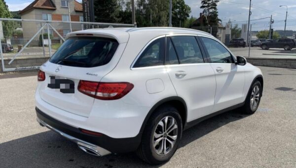 Mercedes glc 220d 2017 – Image 3