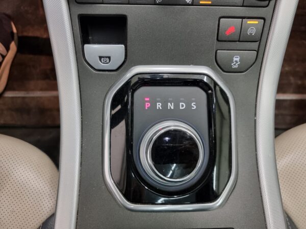 Land-Rover : Range Rover Evoque 2.2   SD4 Dynamic – Image 9