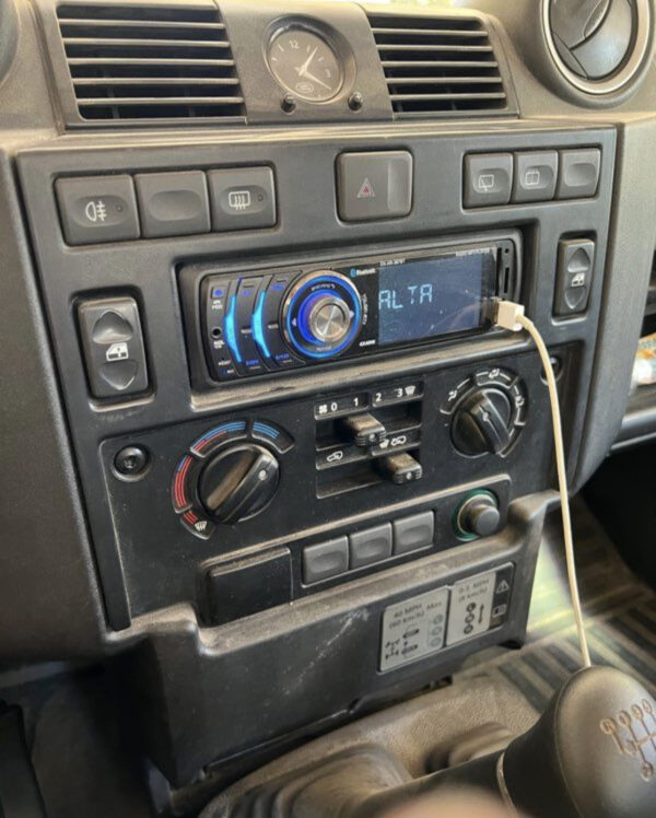 Land Rover Defender 90 TD4 2007 – Image 2