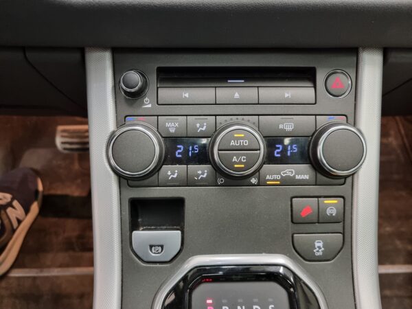 Land-Rover : Range Rover Evoque 2.2   SD4 Dynamic – Image 18